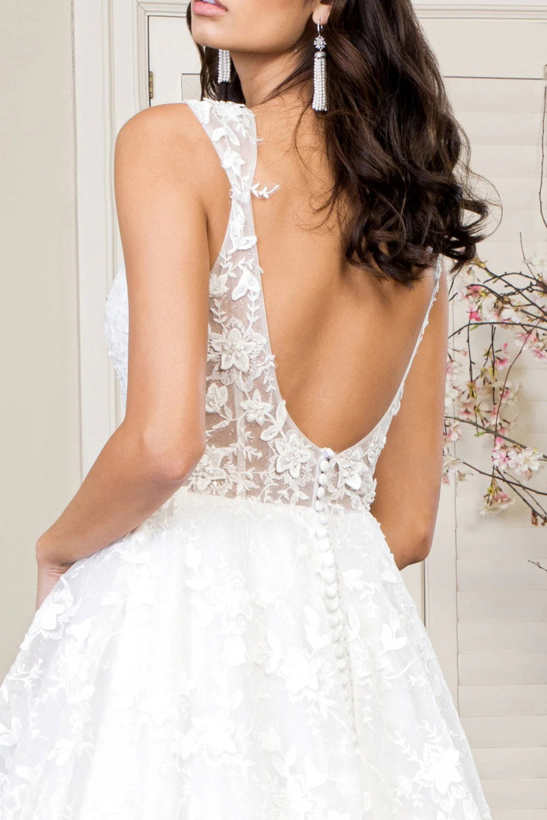 Abito da sposa lungo con scollo a V e ricamo floreale 3D